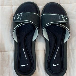NIKE SANDALS